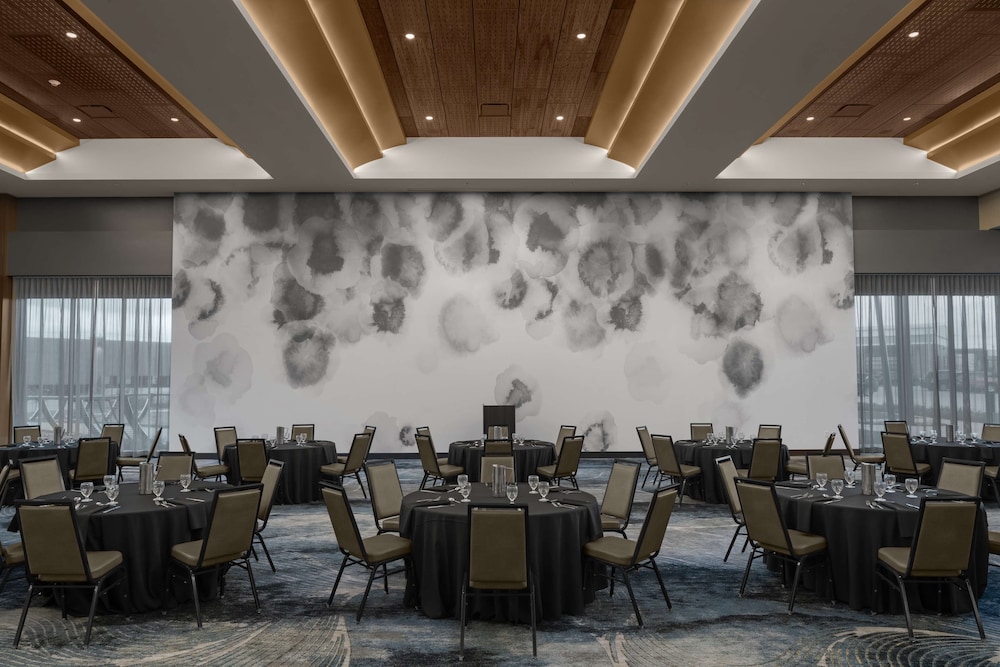 Hilton Garden Inn Grand Prairie At Epiccentral - photo 38