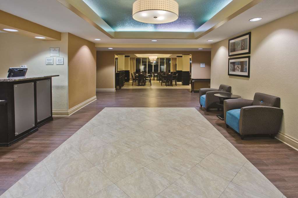 La Quinta Inn & Suites by Wyndham Hot Springs - photo 8