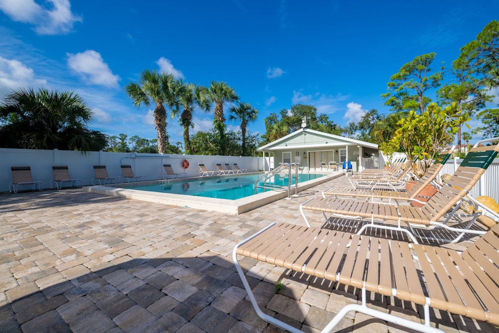 Naples RV Resort - carbon neutral hotel in Naples