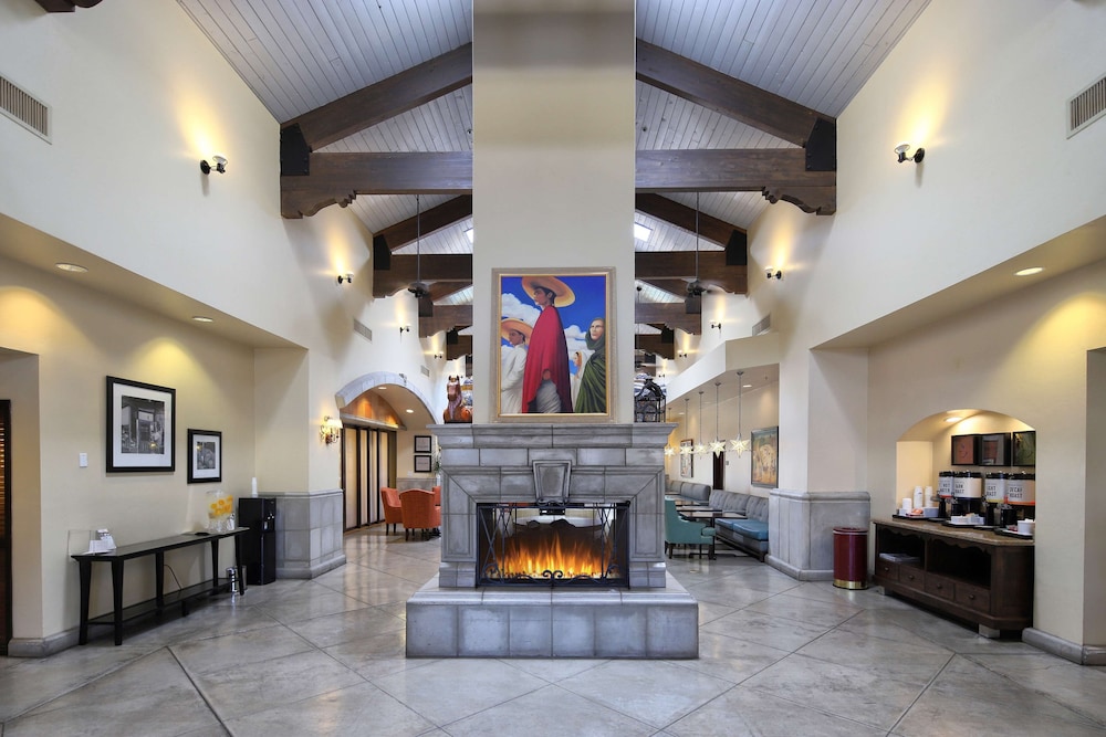 Hampton Inn & Suites Tucson Mall - photo 6