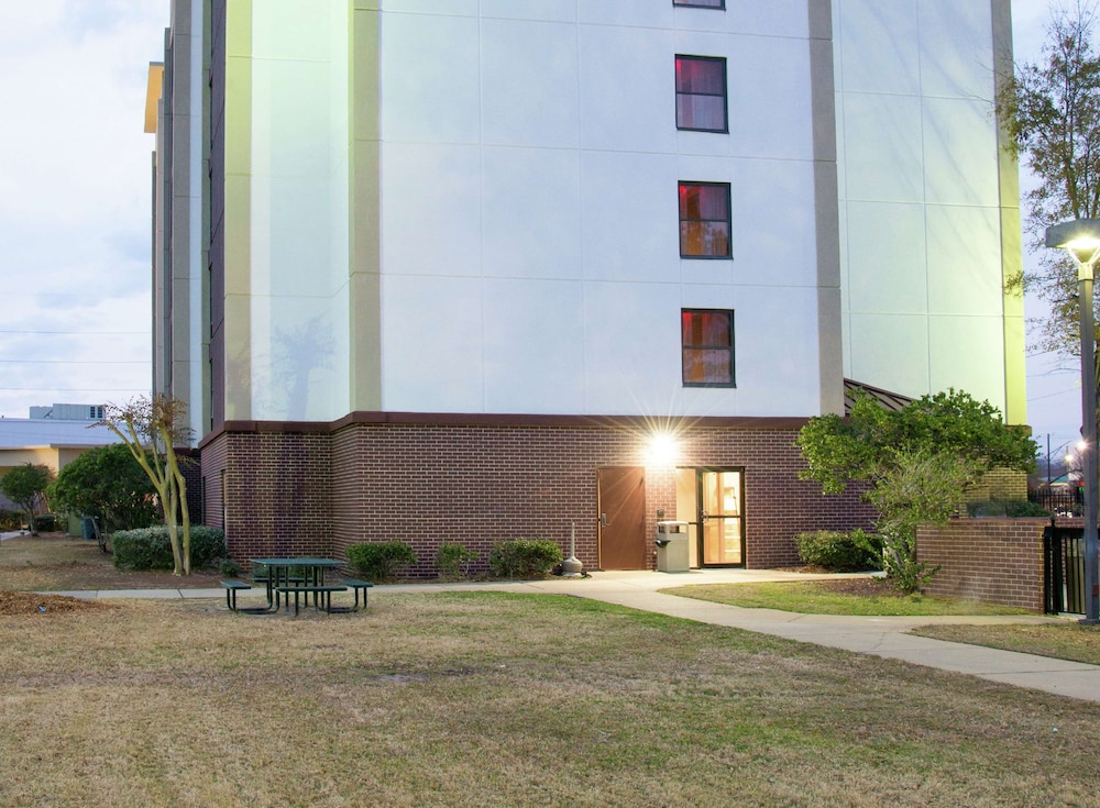 Hampton Inn & Suites Jackson Coliseum - photo 54