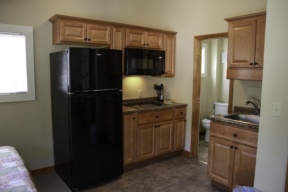 Kennebunk Gallery Motel & Cottages - photo 36
