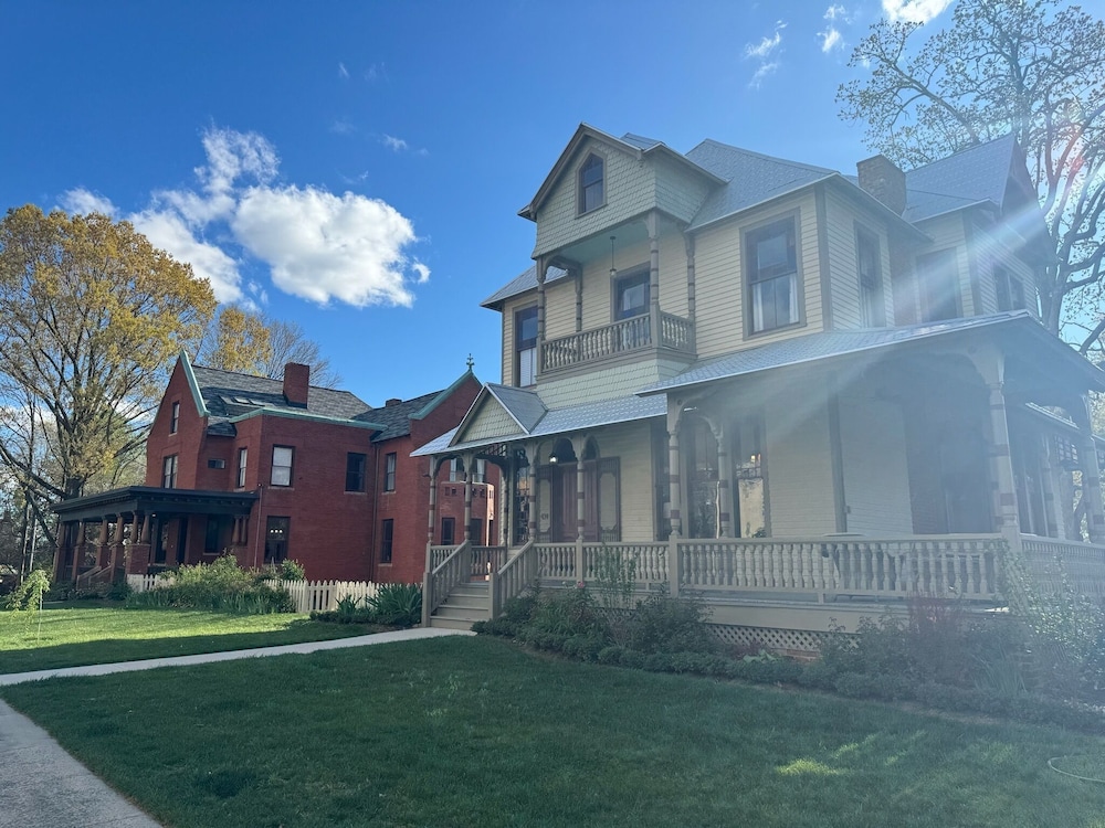 Summit Street Inns — Winston Salem