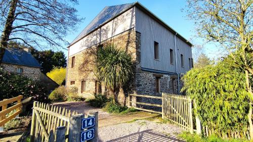 Moulin de la Houssaie Parc Arbore Et Ses Etangs — hotel in Guer