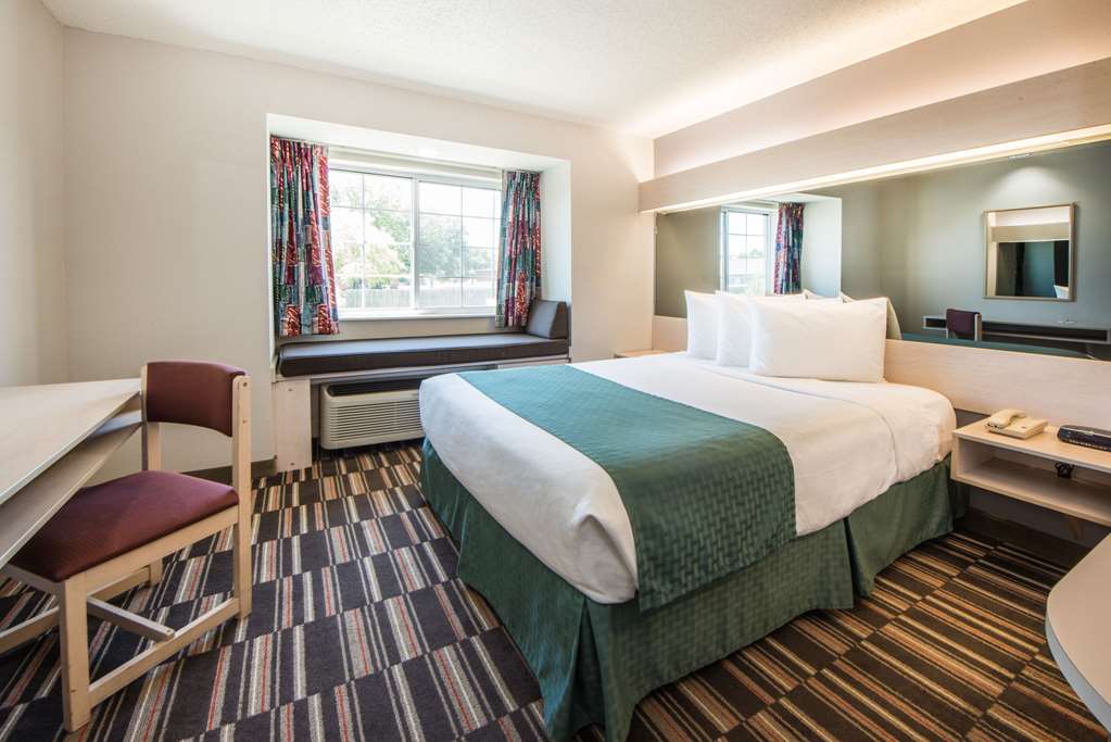 Microtel Inn & Suites by Wyndham Claremore - photo 14