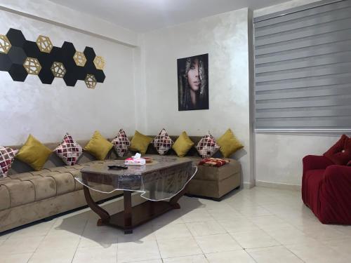 Magnificent Sunlit Ground Floor Apartment Netflix Wi Fi Comfort Style — 4-Star Luxury Hotel in Casablanca, Morocco