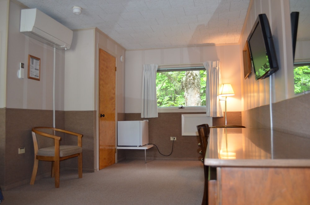 Mount Coolidge Motel - photo 8