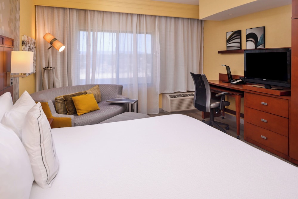 Courtyard Marriott Victorville - photo 15