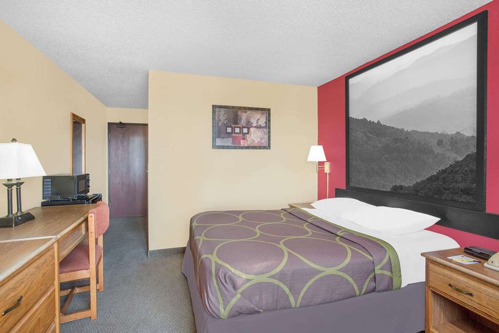 Super 8 by Wyndham Roanoke VA - photo 12