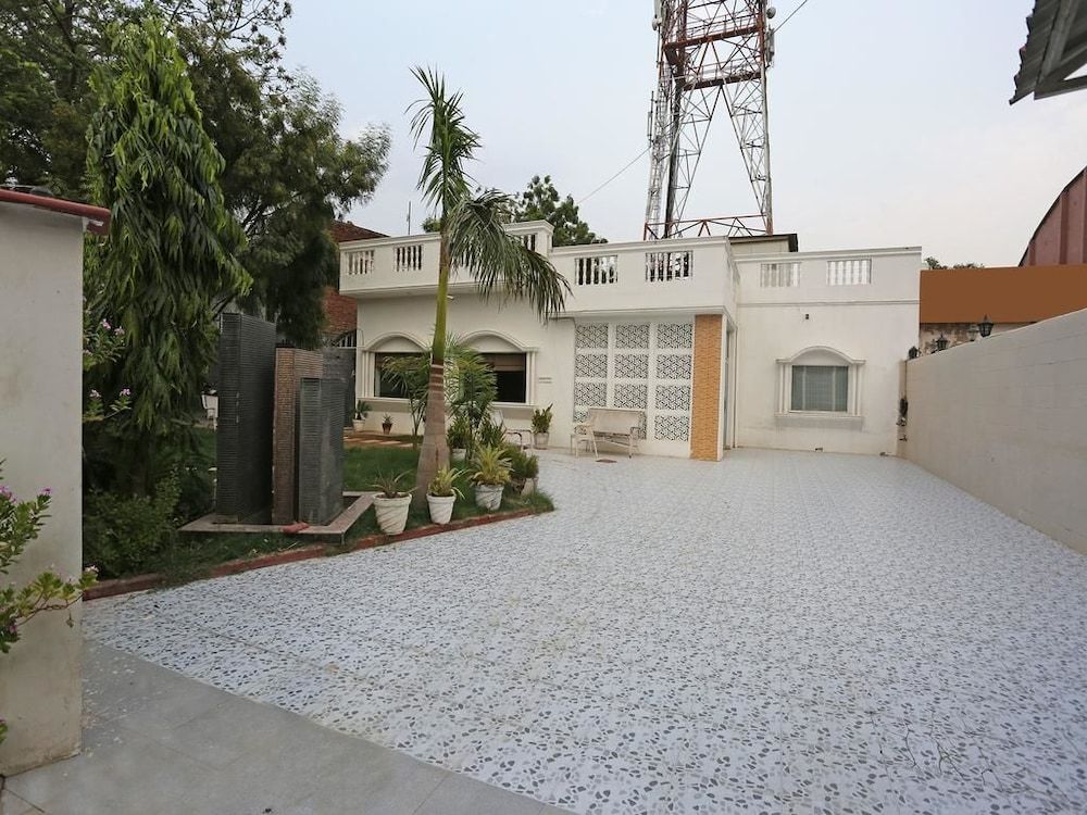 Crown Courtyard By Naavagat — Agra — photo 2