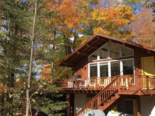 Contemporary Magic Mountain Chalet Close to Skiing Hiking Fun — 4-Star Luxury Hotel in Londonderry, United States