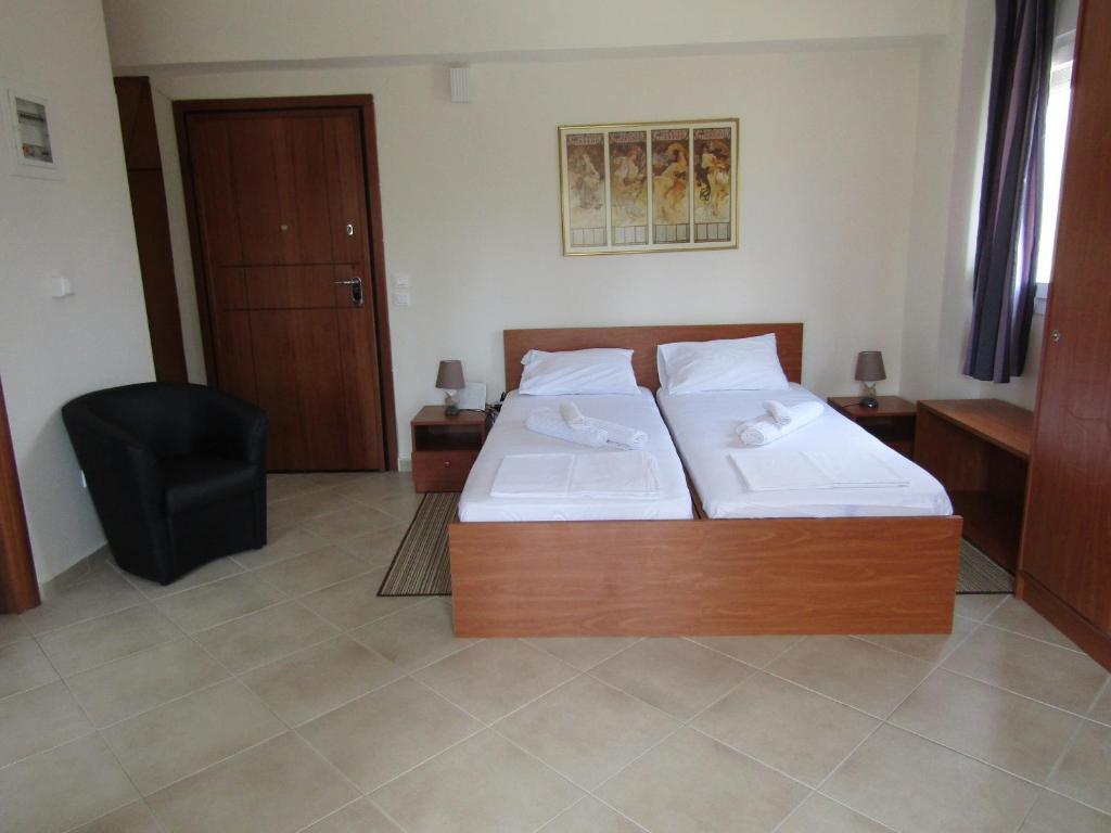 Achilleas Apartments — 4-Star Luxury Hotel in Kalyves Polygyrou, Greece