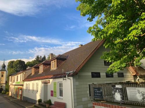 Bühnenwirtshaus Juster pet-friendly hotel Gutenbrunn