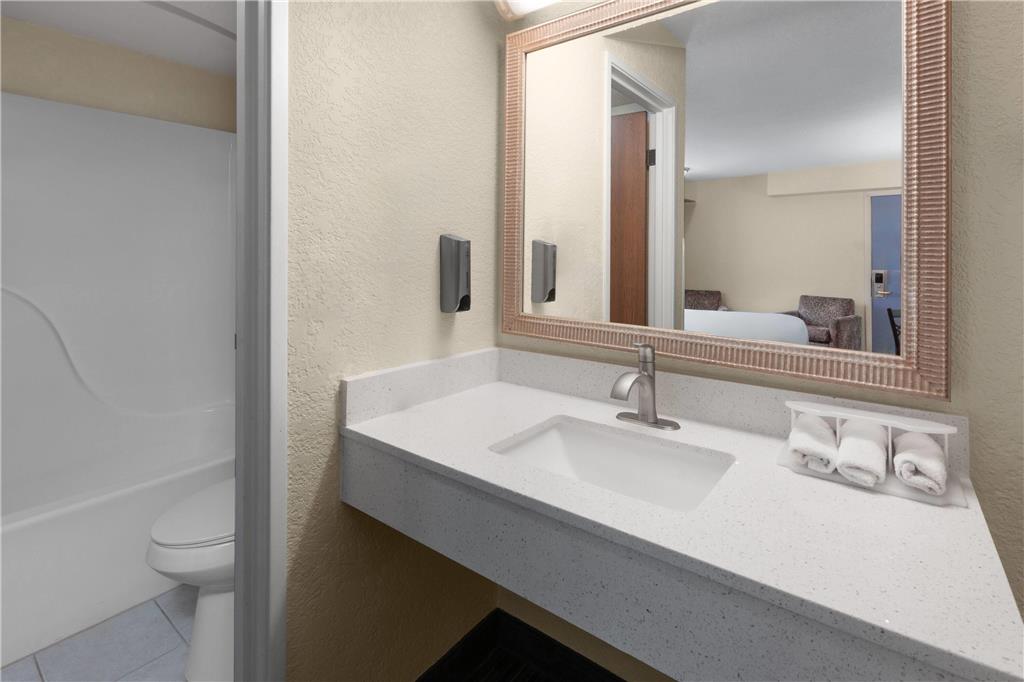 Days Inn by Wyndham Mackinaw City Bridgeview Area - photo 11