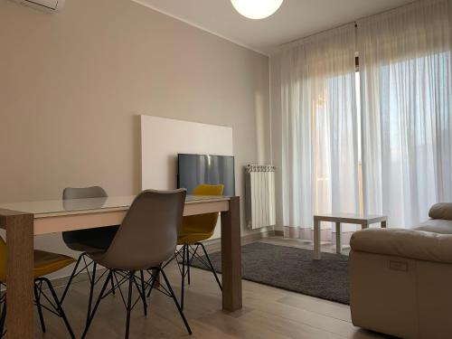 Trilocale in Zona Bocconi Navigli — 4-Star Luxury Hotel in Milan, Italy