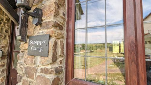 Sandpiper Cottage: cosy home near the beach — 4-Star Luxury Hotel in Ilfracombe, United Kingdom