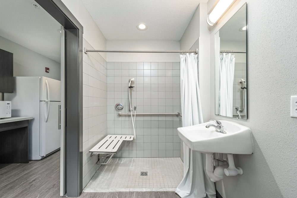 Baymont by Wyndham Ocala Suites - photo 32