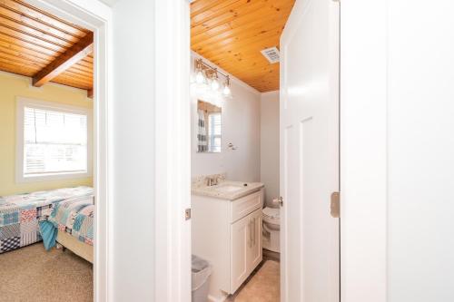 Chill'ax Inn by Oak Island Accommodations - photo 21