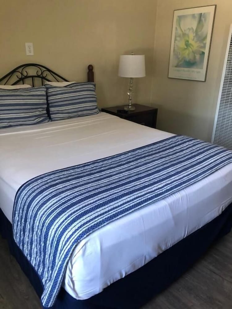 Rest Haven Motel - photo 11