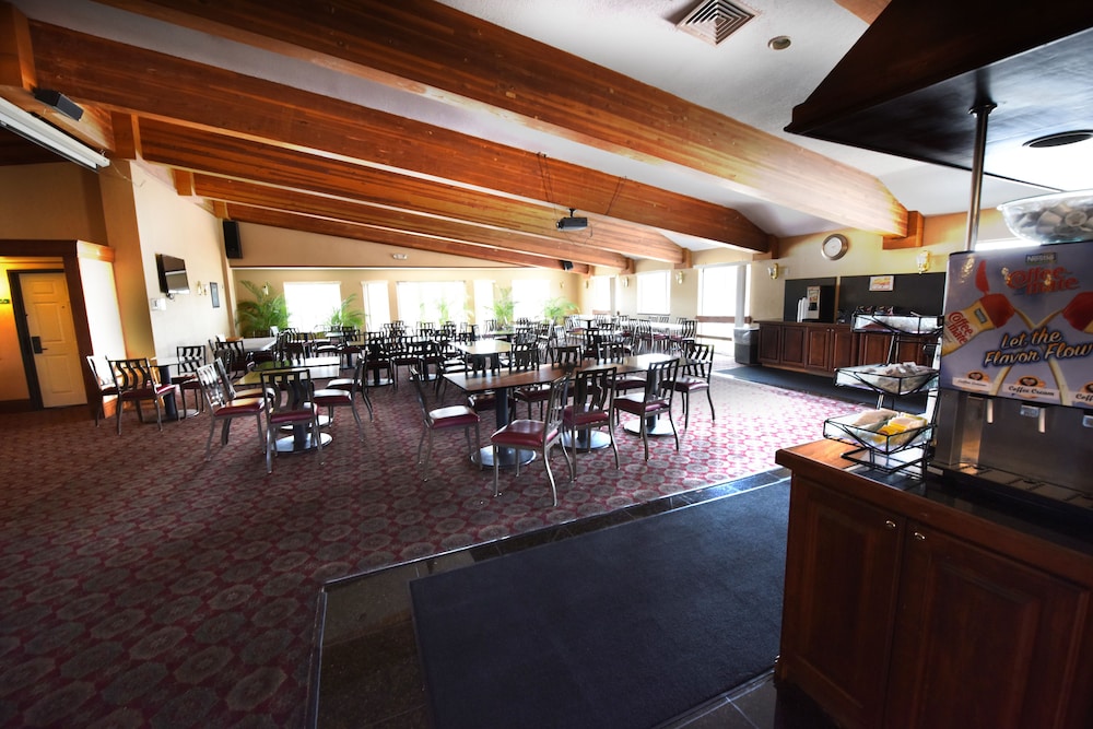 Hamilton Inn Select Beachfront Mackinaw City - photo 32