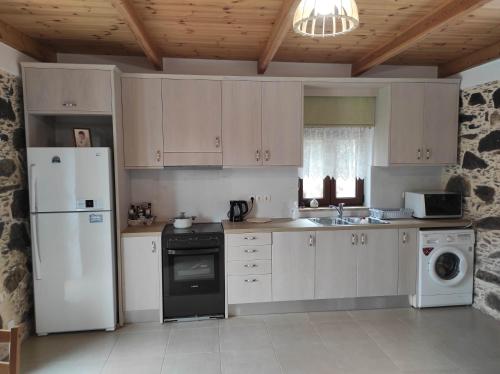 Alexander’s cottage — Limni — photo 5