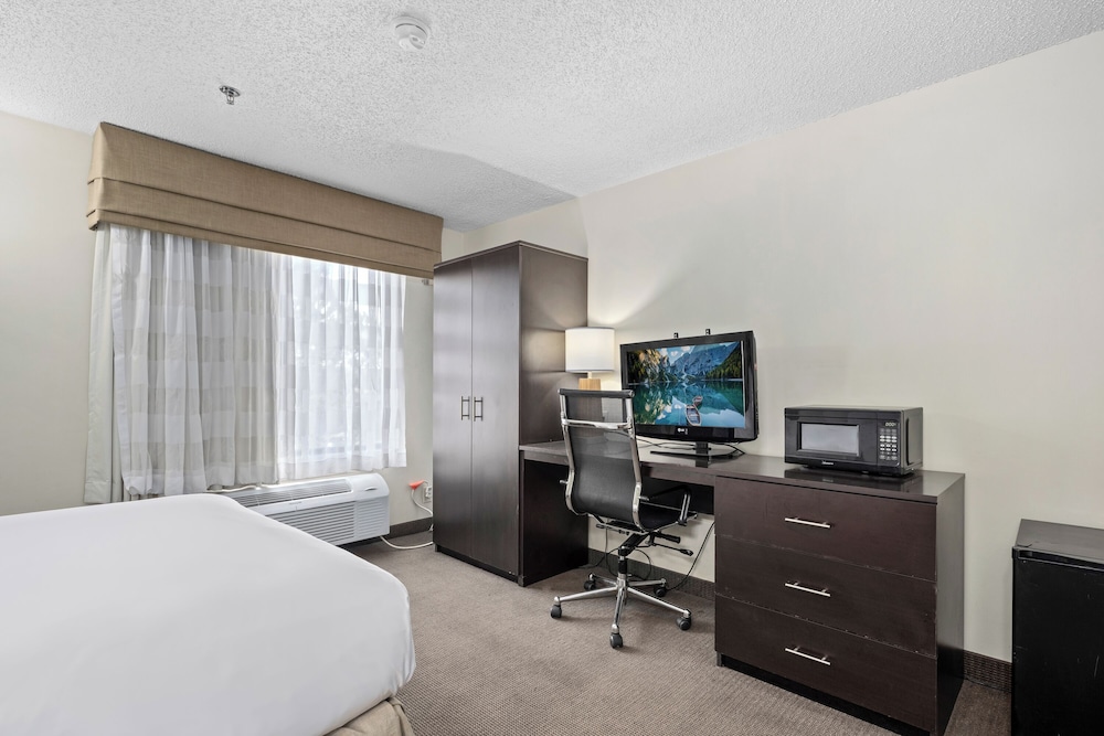 Baymont by Wyndham Fort Collins - photo 9