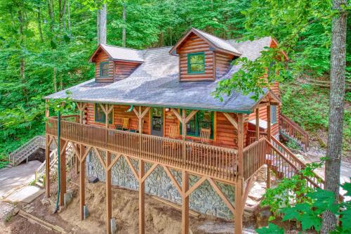 Forest Hideaway - carbon neutral hotel in Maggie Valley
