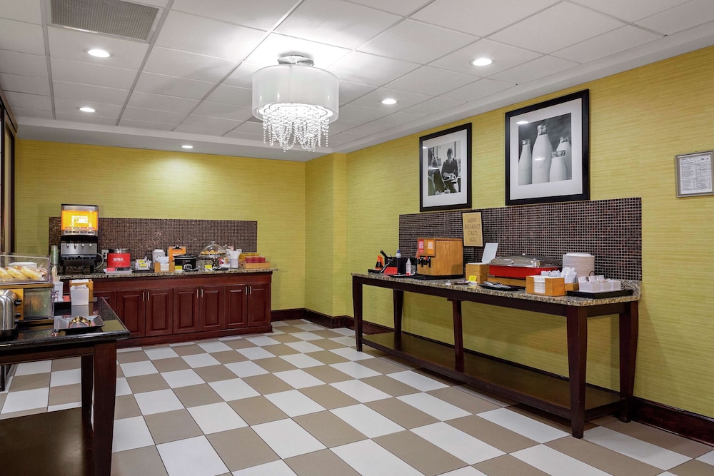 Hampton Inn Atlanta Fairburn - photo 38