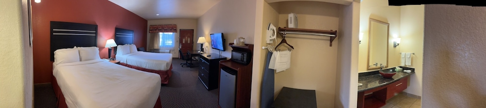 Sunbridge Inn and Suites - photo 9