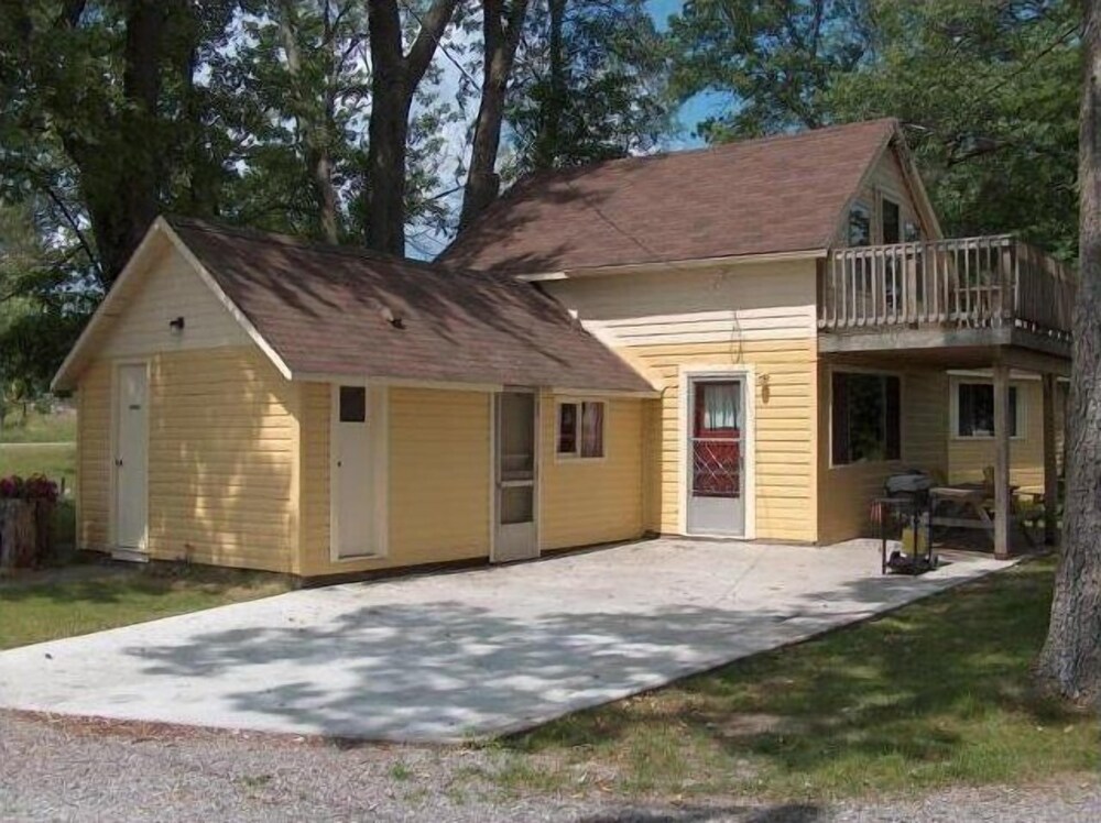 Sunrise Resort - carbon neutral hotel in Peterborough