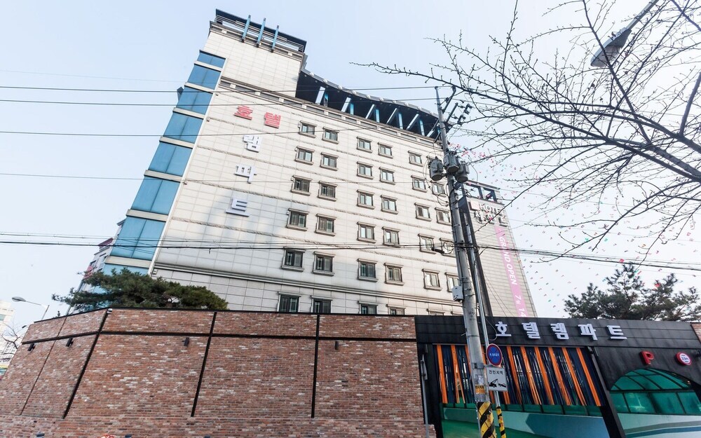 Rampart Hotel - last minute hotel in Suwon
