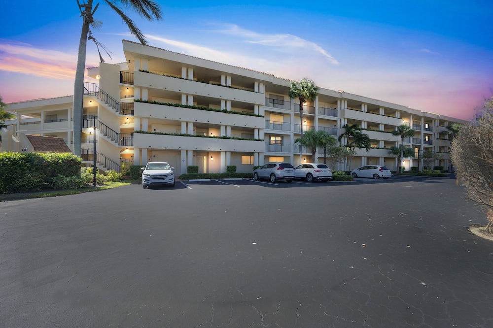Gulf view Condo With Resort style Amenities 2 Bedroom Condo - photo 37