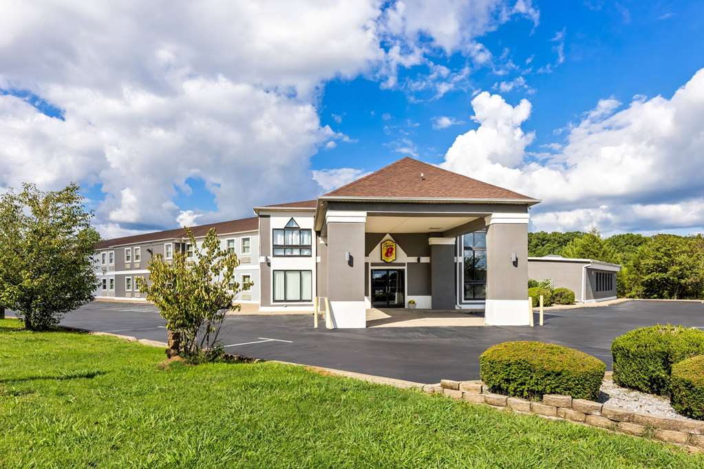 Super 8 by Wyndham Dickson - featured photo