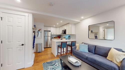 Modern Renovated 1BR w Pvt Entrance Prime Loc — 4-Star Luxury Hotel in Cambridge, United States