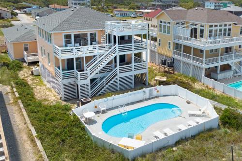 Surf Monkey - carbon neutral hotel in Nags Head