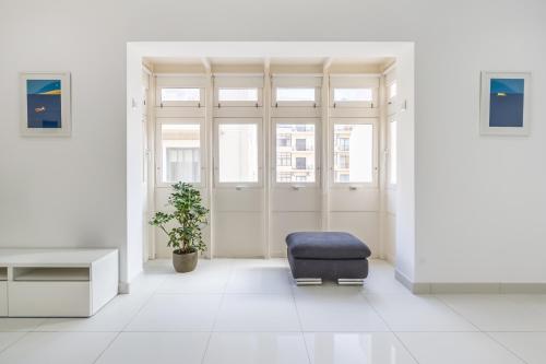 Sliema Seaside Apartment Retreat — 4-Star Luxury Hotel in Sliema, Malta