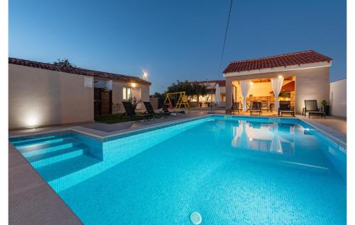 Three Bedroom Holiday Home In Galovac — 4-Star Luxury Hotel in Galovac, Croatia