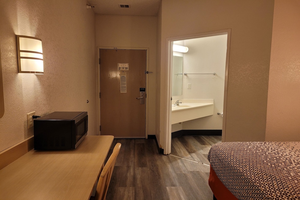 Modern Stay 39 Lakeview By OYO Minonk - photo 17