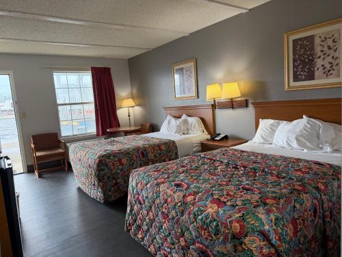 Key West Inn Chatsworth - photo 6