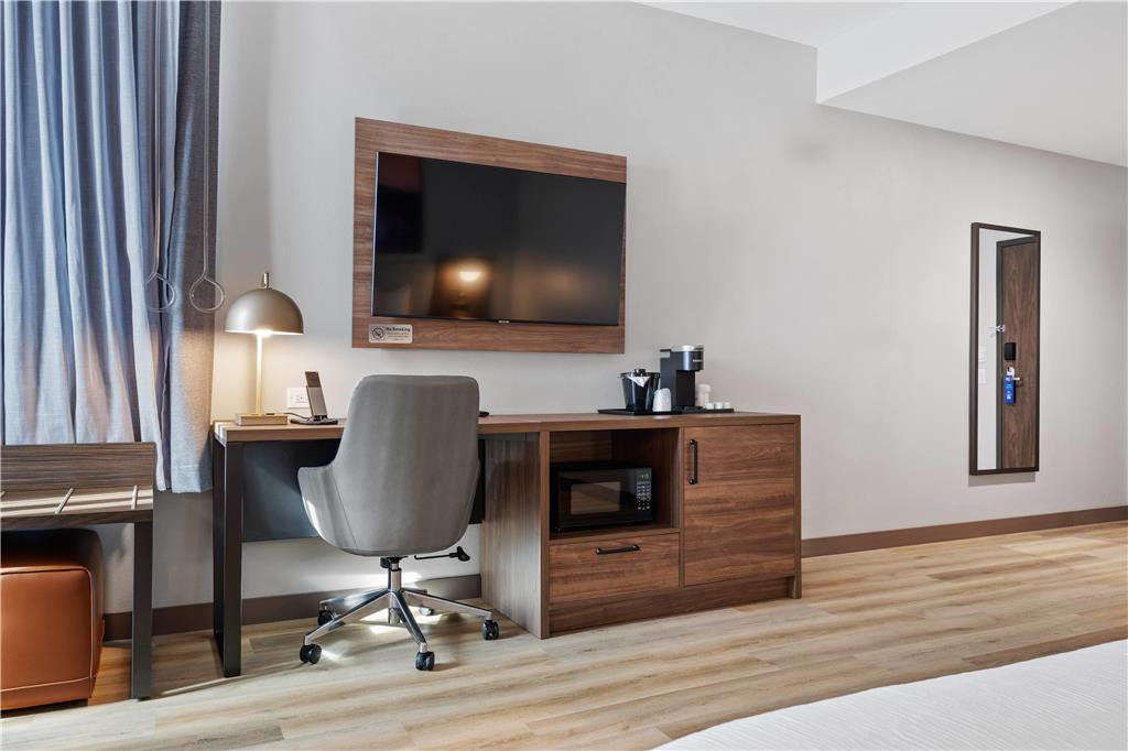 La Quinta Inn & Suites by Wyndham La Habra - photo 43