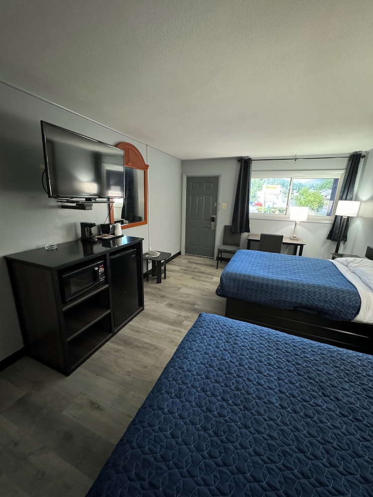 Acorn Motel - photo 8
