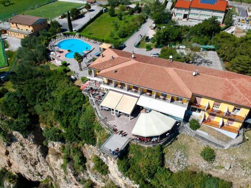 Terrazza del Brivido Hotel Paradiso — hotel in Pieve