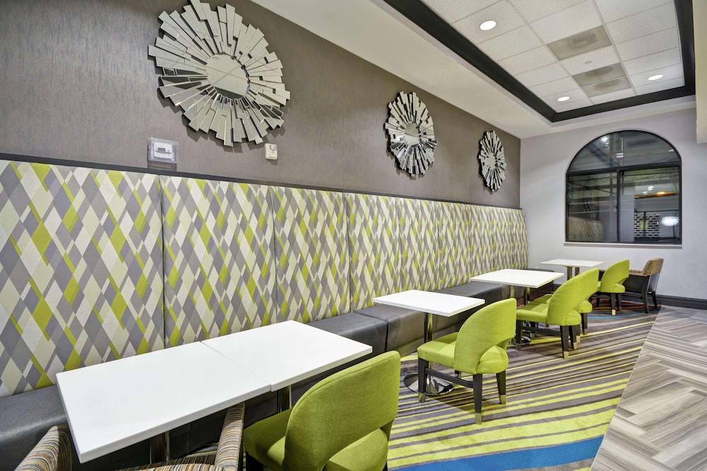 Hampton Inn & Suites Los Angeles Burbank Airport - photo 41