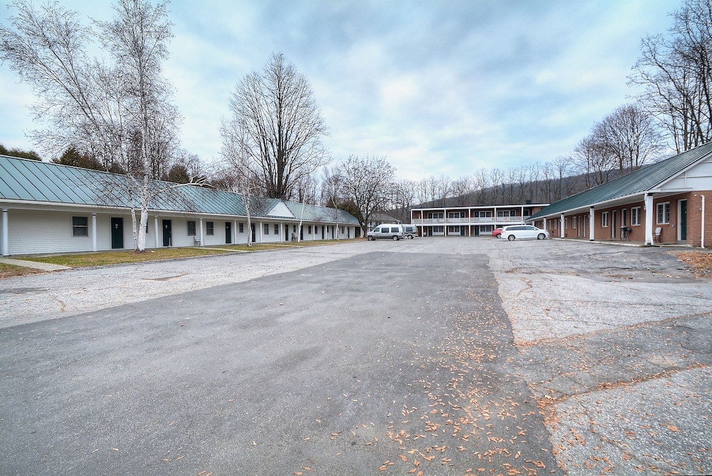 Colonial Motel And Spa - photo 44