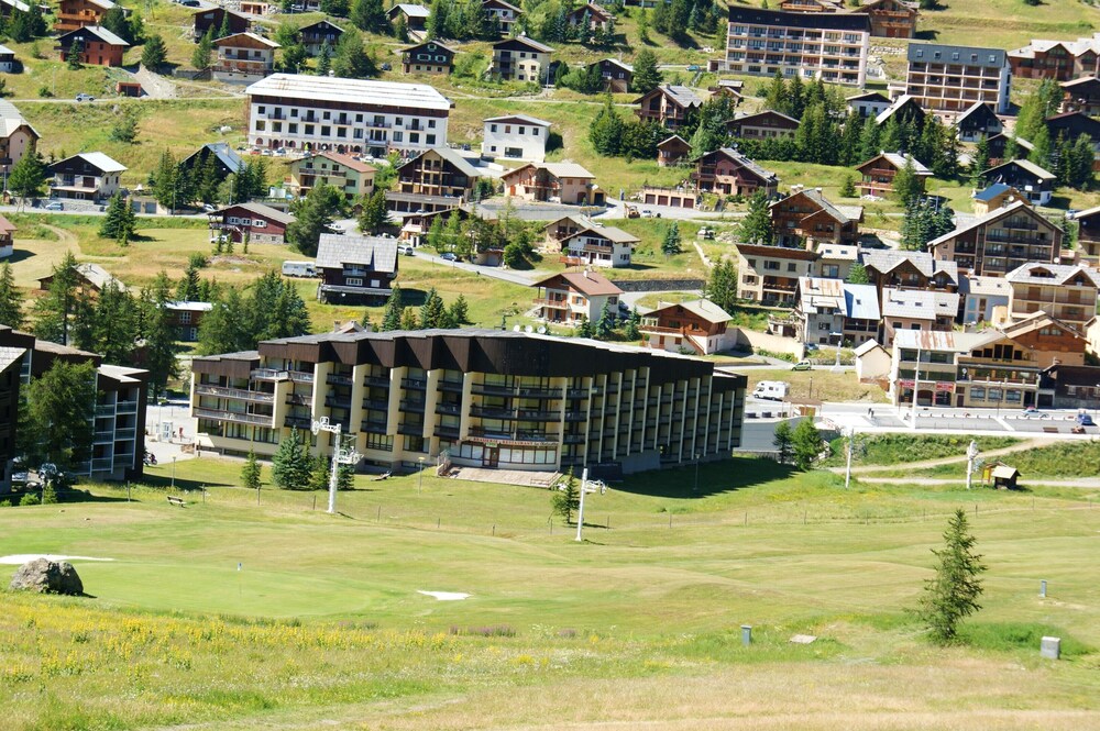Les Chalmettes - carbon neutral hotel in Unknown City