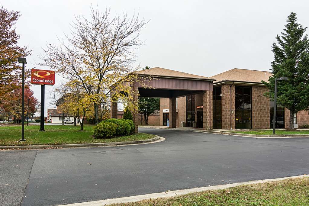 Econo Lodge Andrews Air Force Base in Clinton, United States