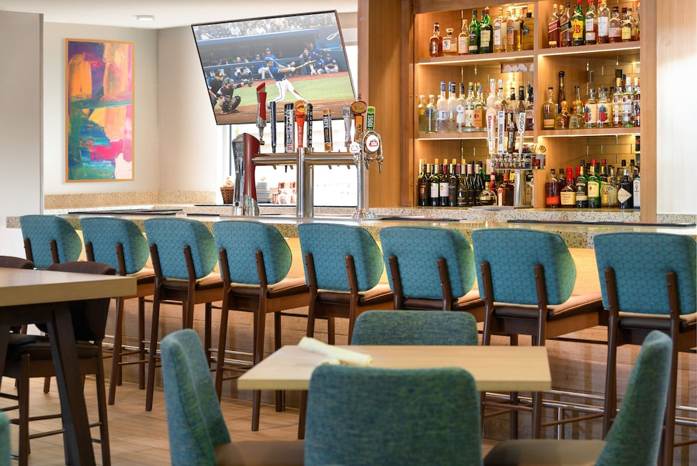 Holiday Inn & Suites Oakland Airport by IHG - photo 52