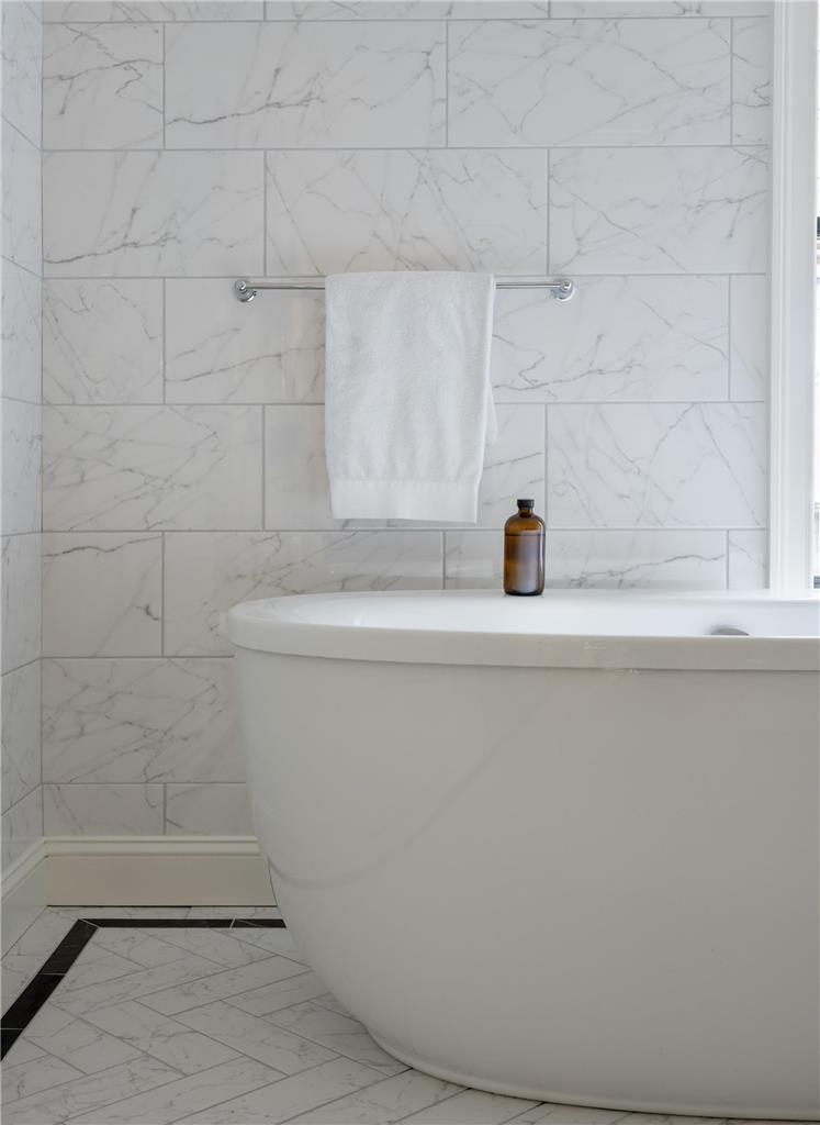 The Adelphi Hotel - photo 2