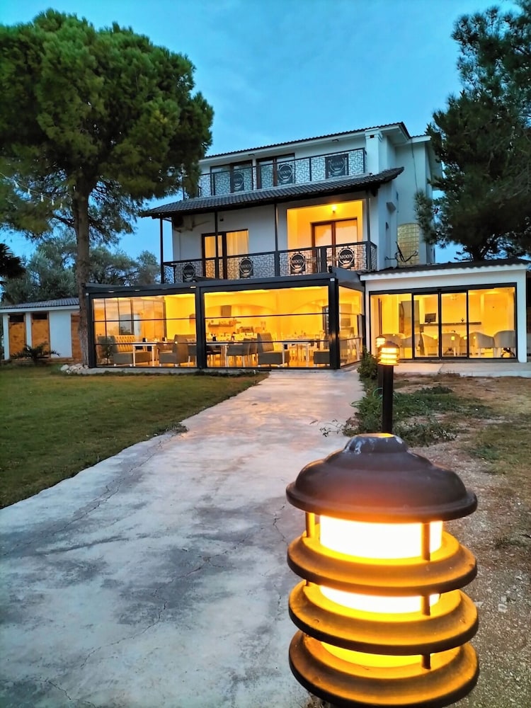 White Moon Hotel - carbon neutral hotel in Urla
