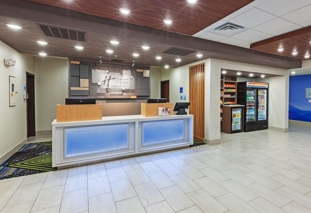 Holiday Inn Express & Suites Sealy by IHG - photo 27
